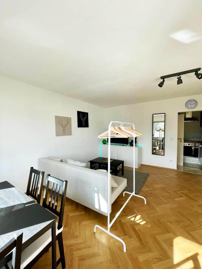 Cozy Apartment With Kitchen + Balcony New! Есен Екстериор снимка