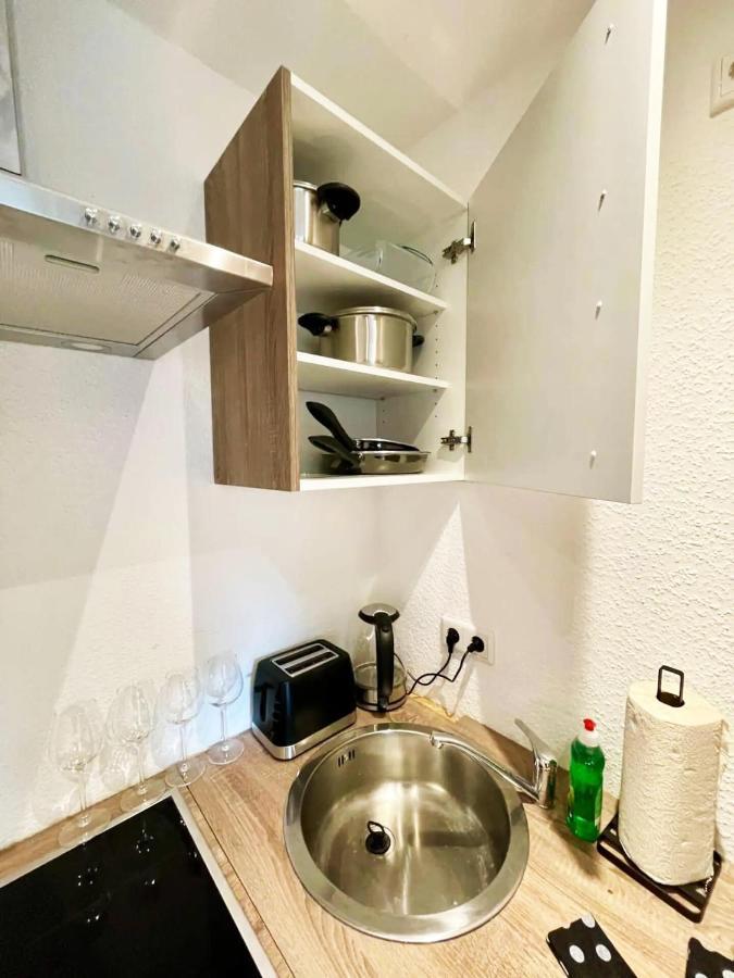 Cozy Apartment With Kitchen + Balcony New! Есен Екстериор снимка
