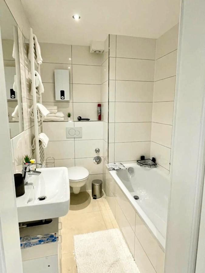 Cozy Apartment With Kitchen + Balcony New! Есен Екстериор снимка