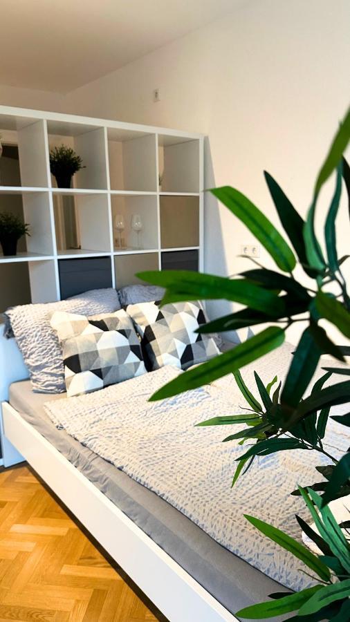 Cozy Apartment With Kitchen + Balcony New! Есен Екстериор снимка